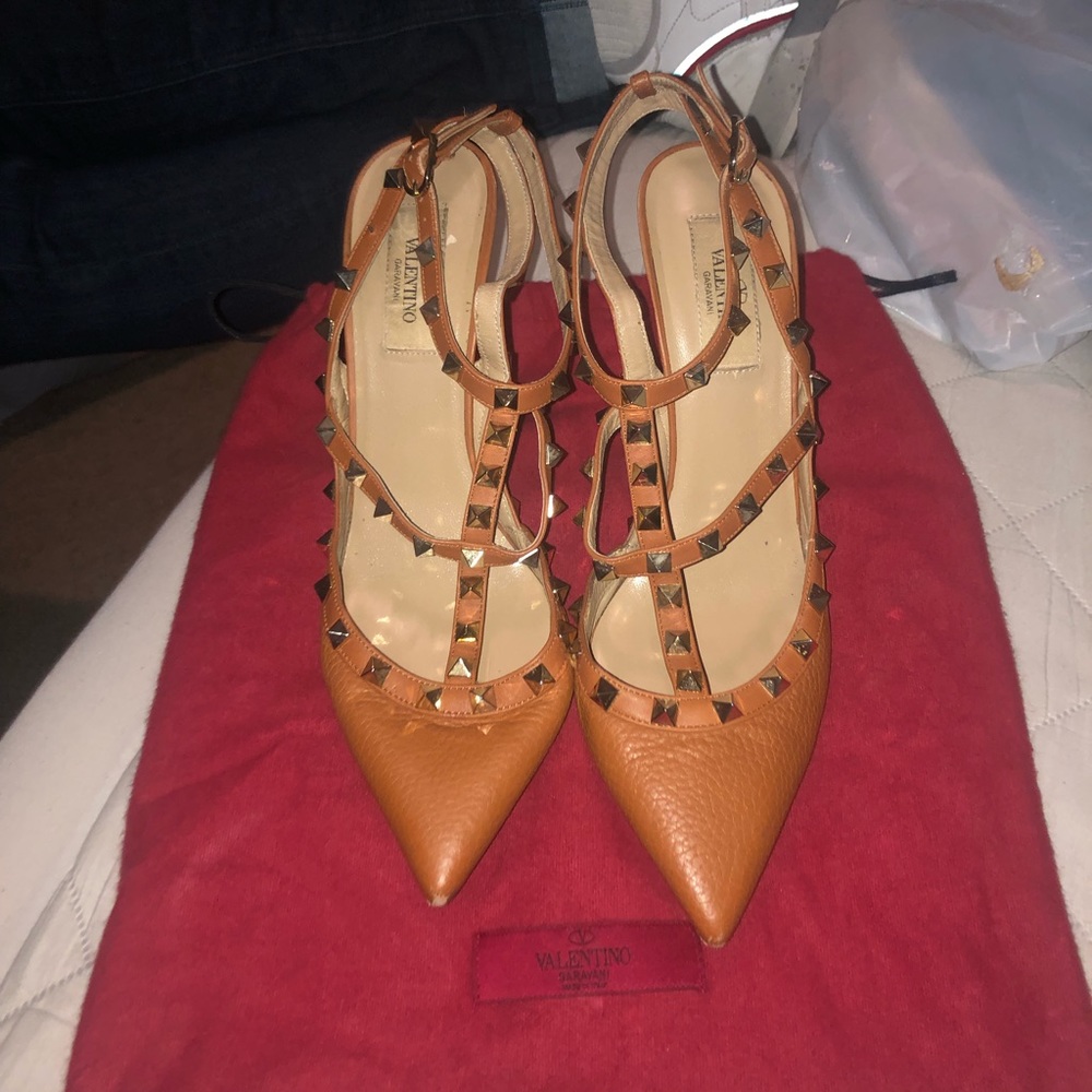 Valentino Rockstud Cognac pebbled leather